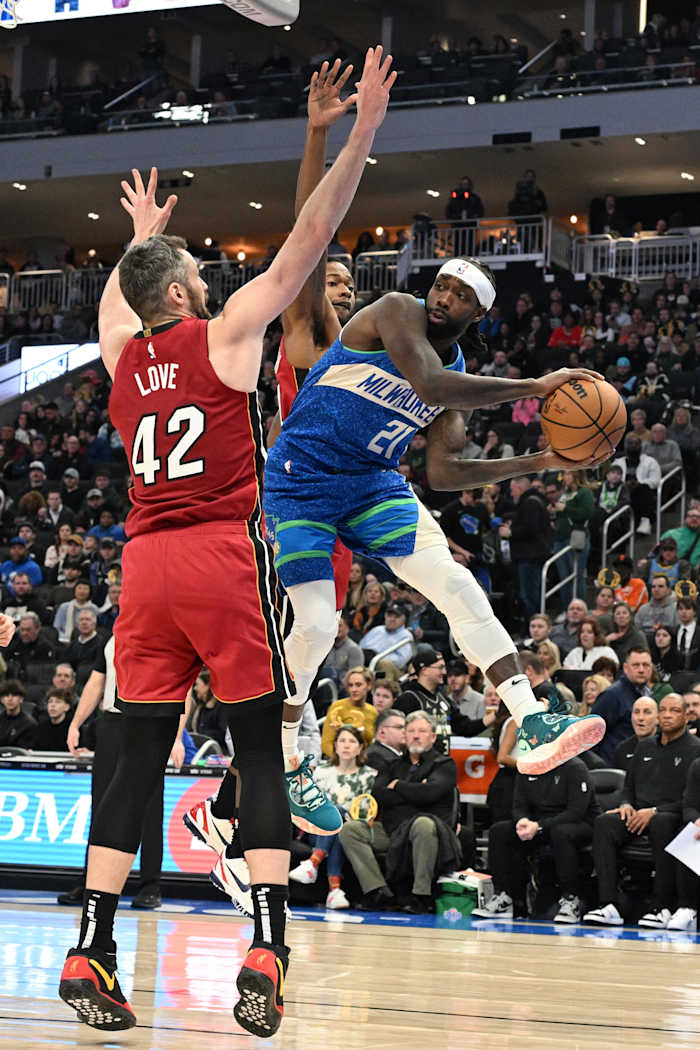 Milwaukee Bucks guard Patrick Beverley (21) drives to the basket against Miami Heat